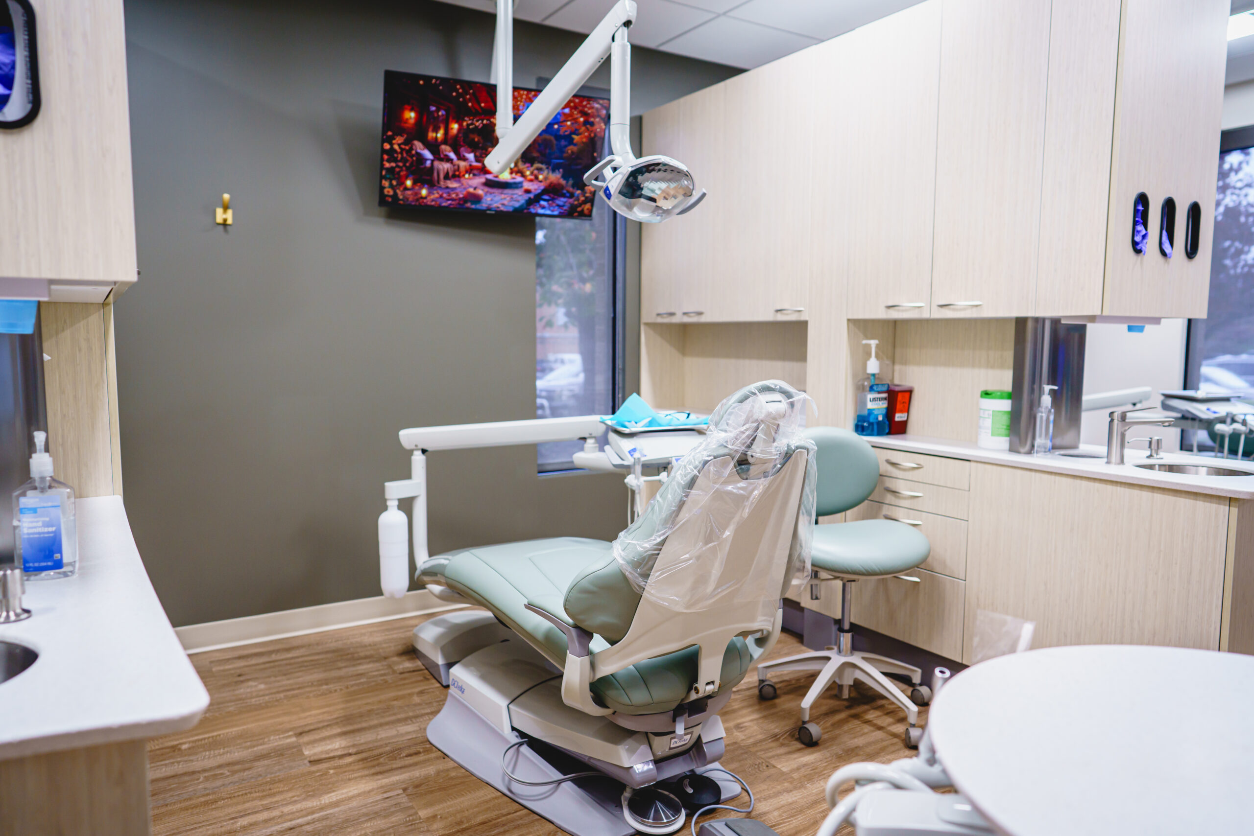 Fox Family Dentistry Dental Chair Setup 24022 Modern dental chair setup at Fox Family Dentistry in Springfield and Burke, VA
